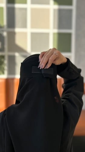 عرض نقابين لاصق +طرحتين ربط