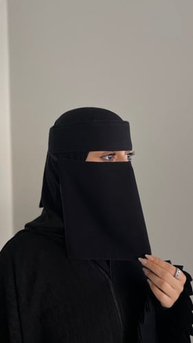 ثلاثه نقاب حرير مشبك وسط