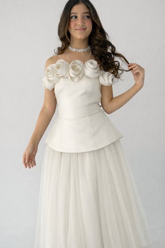 فستان سهرة انثوي بلون عنابي ملكي و ورود بارزة مميز...