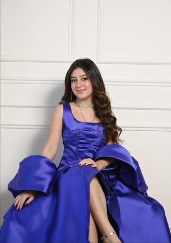 فستان رويال بلو لإطلاله ملكية فخمة للأميرات الصغير...