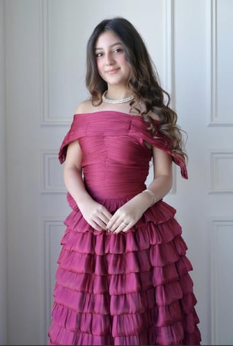 فستان توتارا باللون الاحمر التوتي .. إطلاله مميزه...