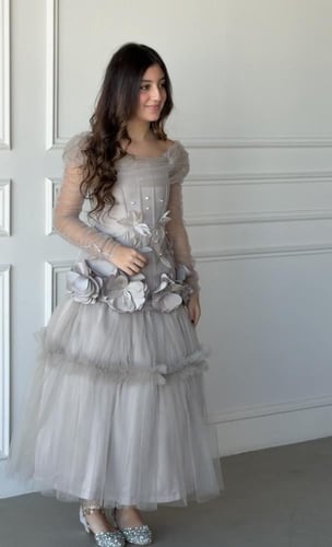 فستان أميرة الضباب لسهرات الشتاء بإطلاله مستوحاه م...