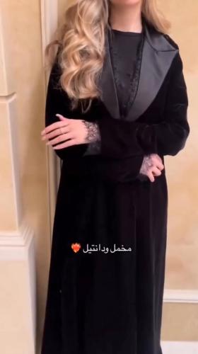 عبايه بليزر قماش مخمل مع الدانتيل. قصه نص كلوش