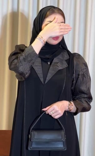 بليزر بياقه جاكار وأمام جاكار قصه نص كلوش قماش كري...