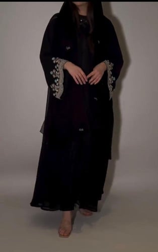 عبايه. شك نص كلوش كريب ملكي. شك ملون مع إضافه شك ع...