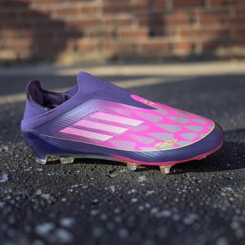 ️ حذاء كرة قدم احترافي – ثبات وتحكم عالي في الملعب