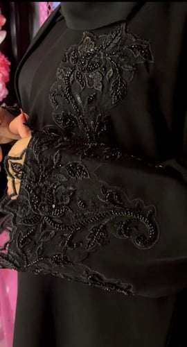 عبايه ليل. قماش سيراميك قصه نص كلوش مع اضافه دانتي...