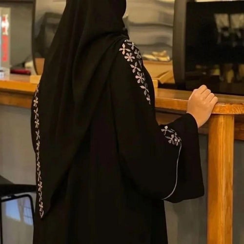 عباية مطرزة
