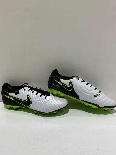 ️ حذاء كرة قدم احترافي – ثبات وتحكم عالي في الملعب