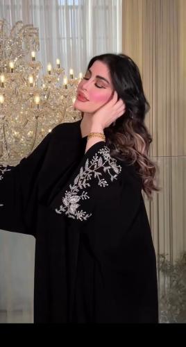 عبايه بشت قماش مخمل ويجي على كريب ملكي