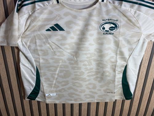 تيشرت المنتخب السعودي الجديد ابيض