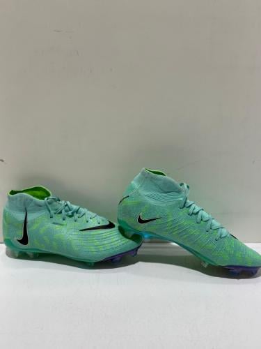 ️ حذاء كرة قدم احترافي – ثبات وتحكم عالي في الملعب