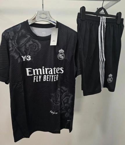 طقم ريال مدريد الاسود