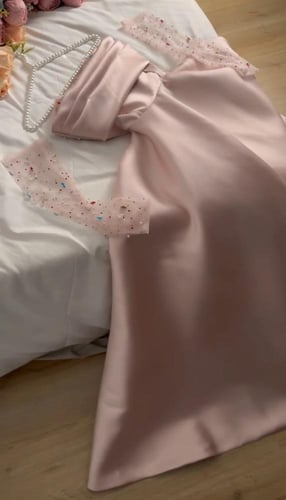 فستان سهرة طويل بأكمام شفاف
