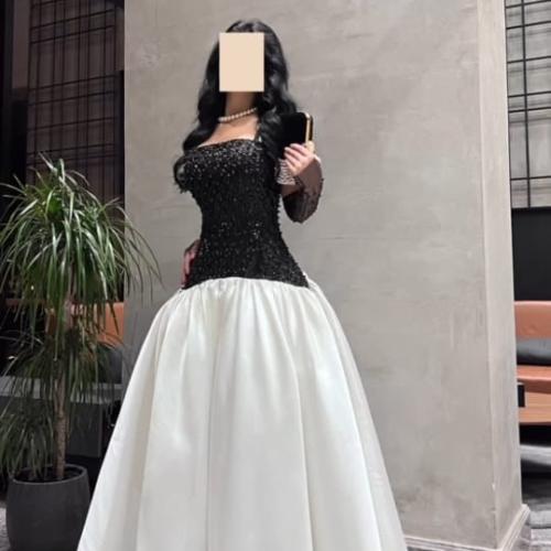 فستان سهرة اسود علا ابيض باكمام