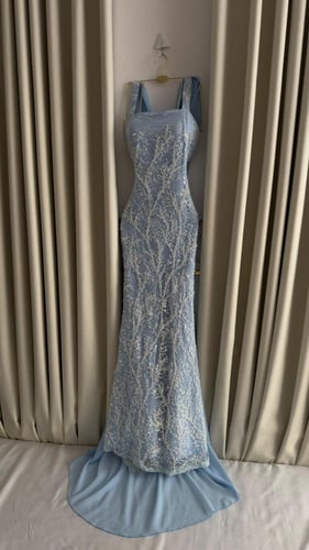 فستان سهرة ذيل من الخلف