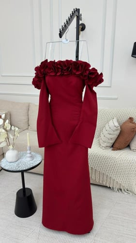 فستان سهرة ناعم بوردة بارزة