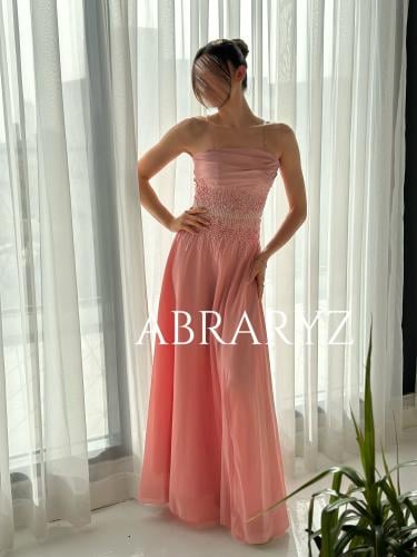 فستان لحمي مطرز