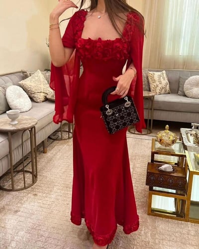 فستان احمر باكمام