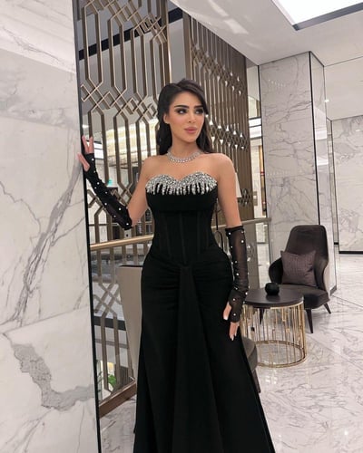 فستان سهرة اسود بتطريز يدوي أكمام شفافه