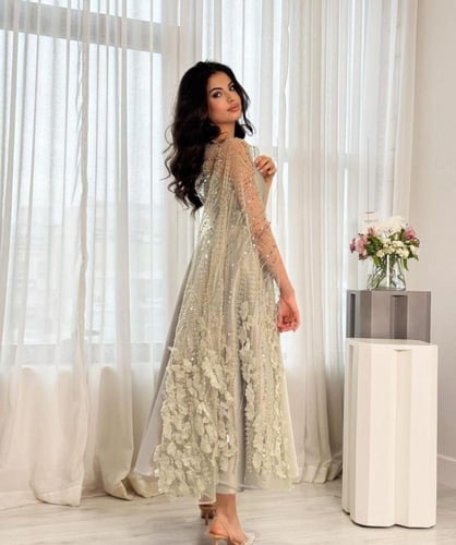 فستان سهره وشال وتل وتطريز