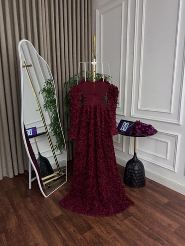 فستان سهرة باربي ذيل ورود لونين