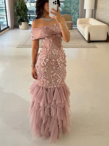 فستان سهرة وردي أوف شولدر