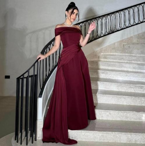 فستان سهره ناعم ذيل من الجنب بلون برغندي