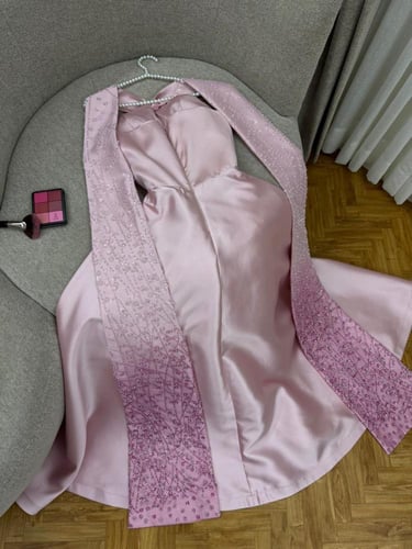 فستان سهره. ميكادو ذيل من الجوانب تطريزات يدوي