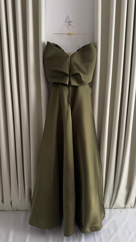 فستان ذيل طويل