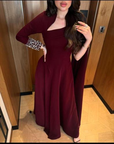 فستان وعديل بذيل طويل تطريز يدوي