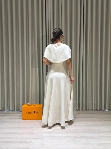 فستان ناعم باربي بكسرات من الجوانب