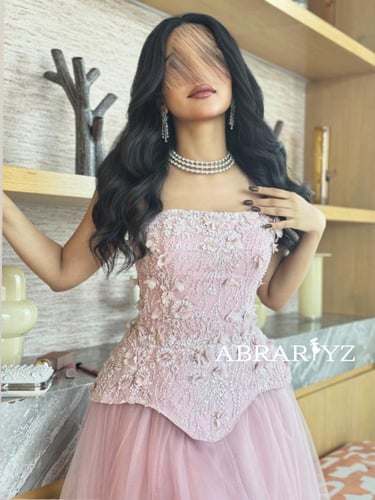 فستان سهرة طويل ورد تل