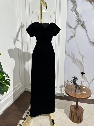 فستان مخمل اسود طويل