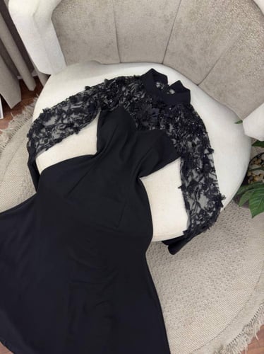 فستان سهرة منفوش ورود باكمام شيك