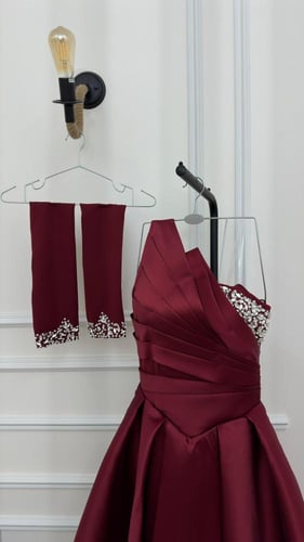 فستان سهرة بأكمام