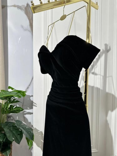 فستان مخمل اسود طويل