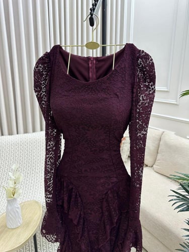 فستان ناعم باكمام دانتيل