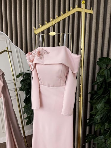 فستان سهرة ناعم باكمام