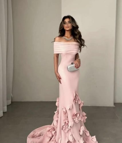 فستان سهرة اوف شولدر مزين بالورد