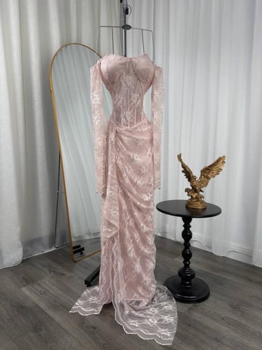 فستان سهرة دانتيل ع فصوص كورسيه