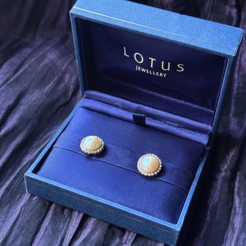 أقراط Lotus هالة اللؤلؤ