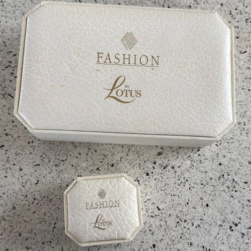 طقم من Lotus – إصدار فنتج فاخر