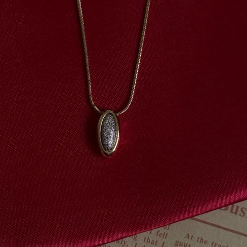 طقم فنتج ماركة Liz Claiborne من ١٩٧٠م