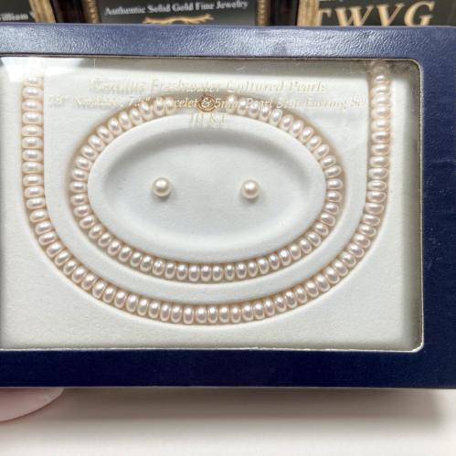 طقم مجوهرات راقٍ من 1980