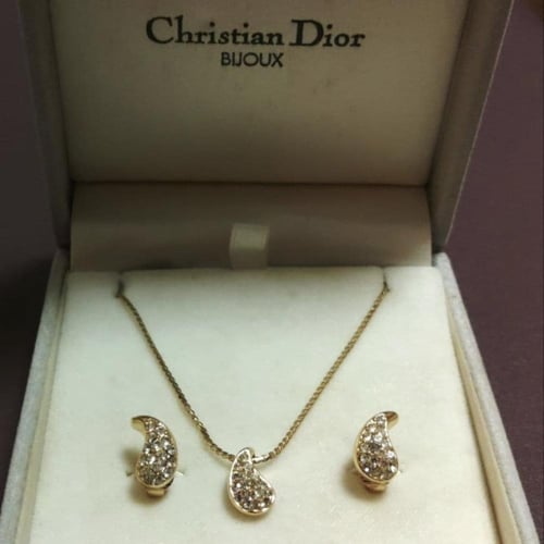 طقم ماركة Christian Dior من ١٩٨٠م