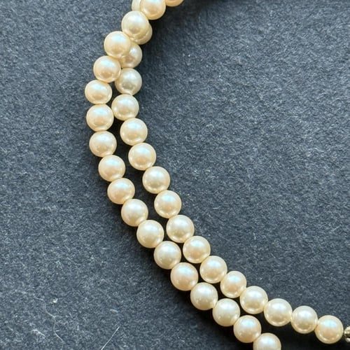 عقد تشوكر فنتج بلؤلؤ مزدوج وزخرفة حجر أسود