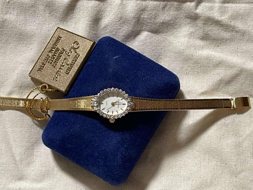 ساعة فنتج أنيقة ماركة OLEG CASSINI من ١٩٩٠ م