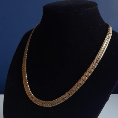 عقد مونيه فنتج ذهبي – تصميم هيرينغبون كلاسيكي