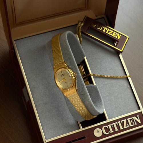ساعة Citizen النسائية الفنتج – Gold Mesh Bracelet...